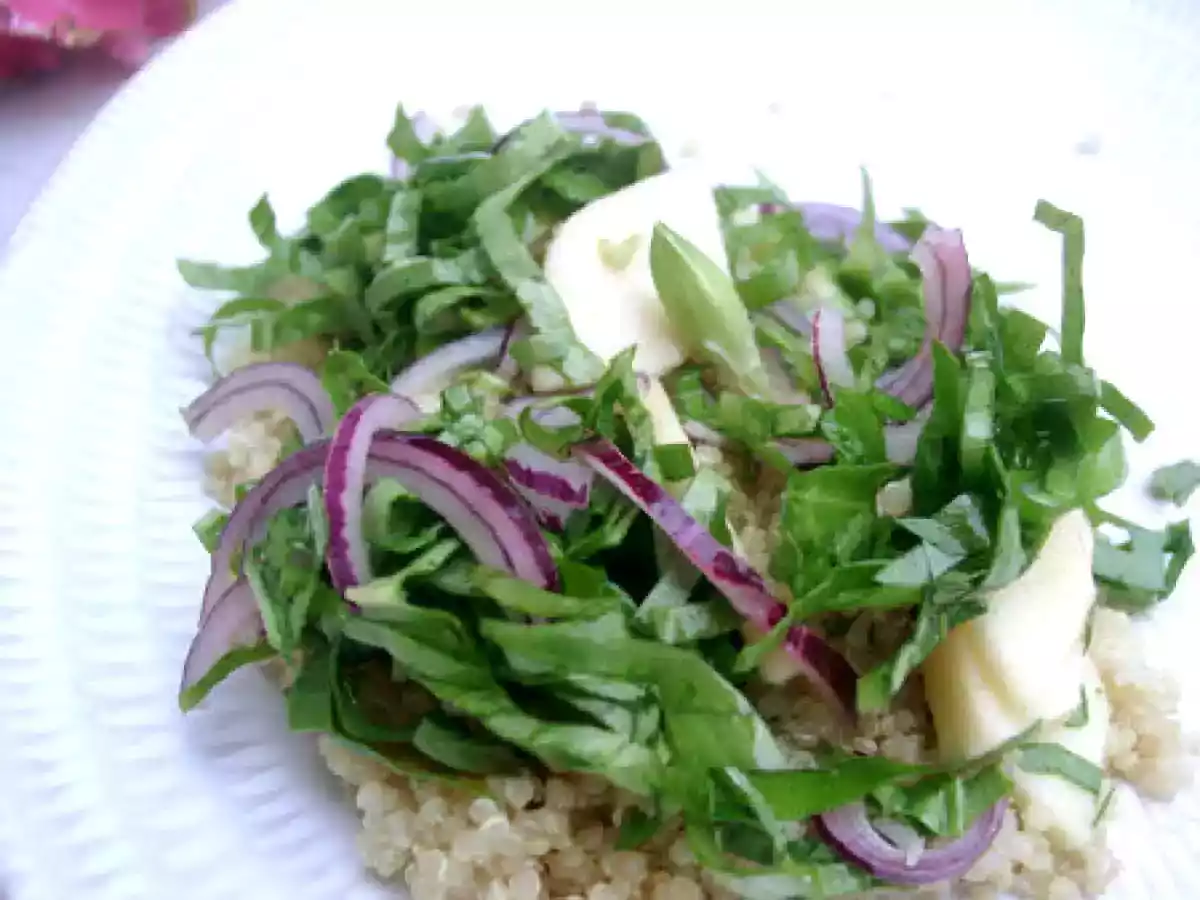 Salade de quinoa à l'ail des ours et à l'oseille