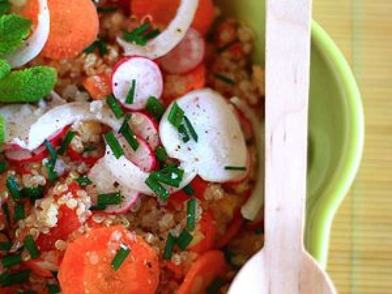 Salade de Quinoa aux carottes, radis et oignons nouveaux