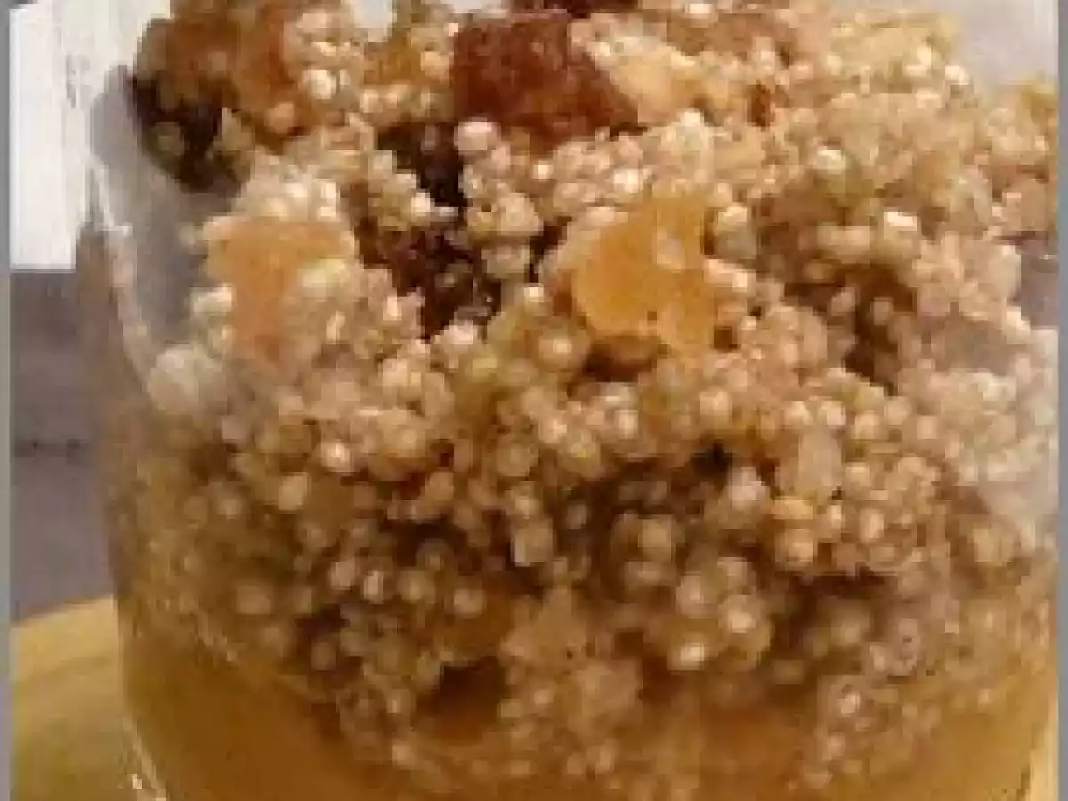Salade de quinoa aux fruits secs sur compotée de pomme