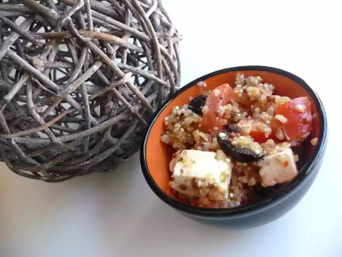 Salade de quinoa, feta, olives
