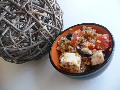 Salade de quinoa, feta, olives