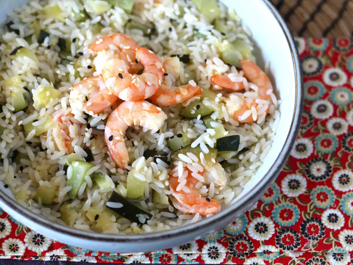 Salade de riz aux crevettes, courgettes et gingembre