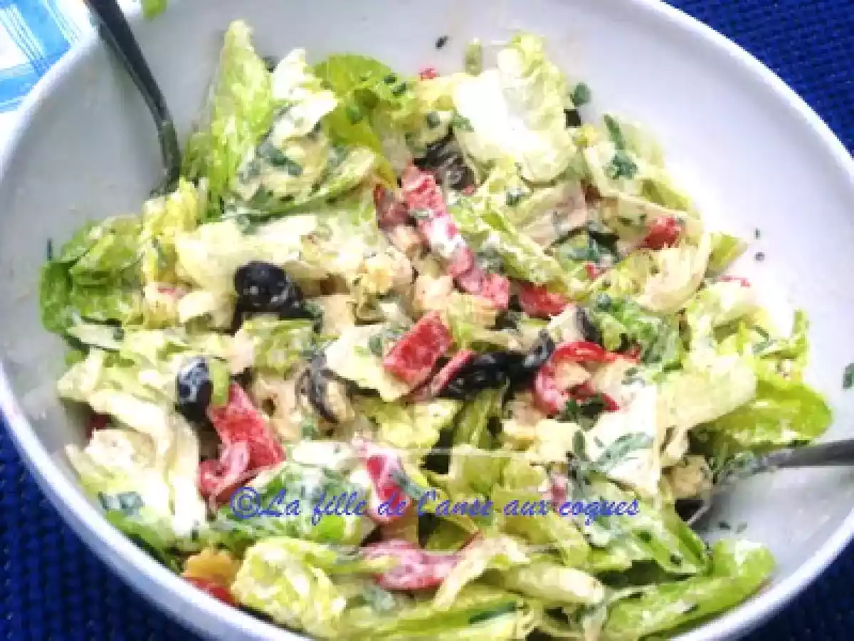 SALADE DE ROMAINE, POIVRONS RÔTIS ET MINI-MAÏS À LA SAUCE AU PIMENT D?ESPELETTE