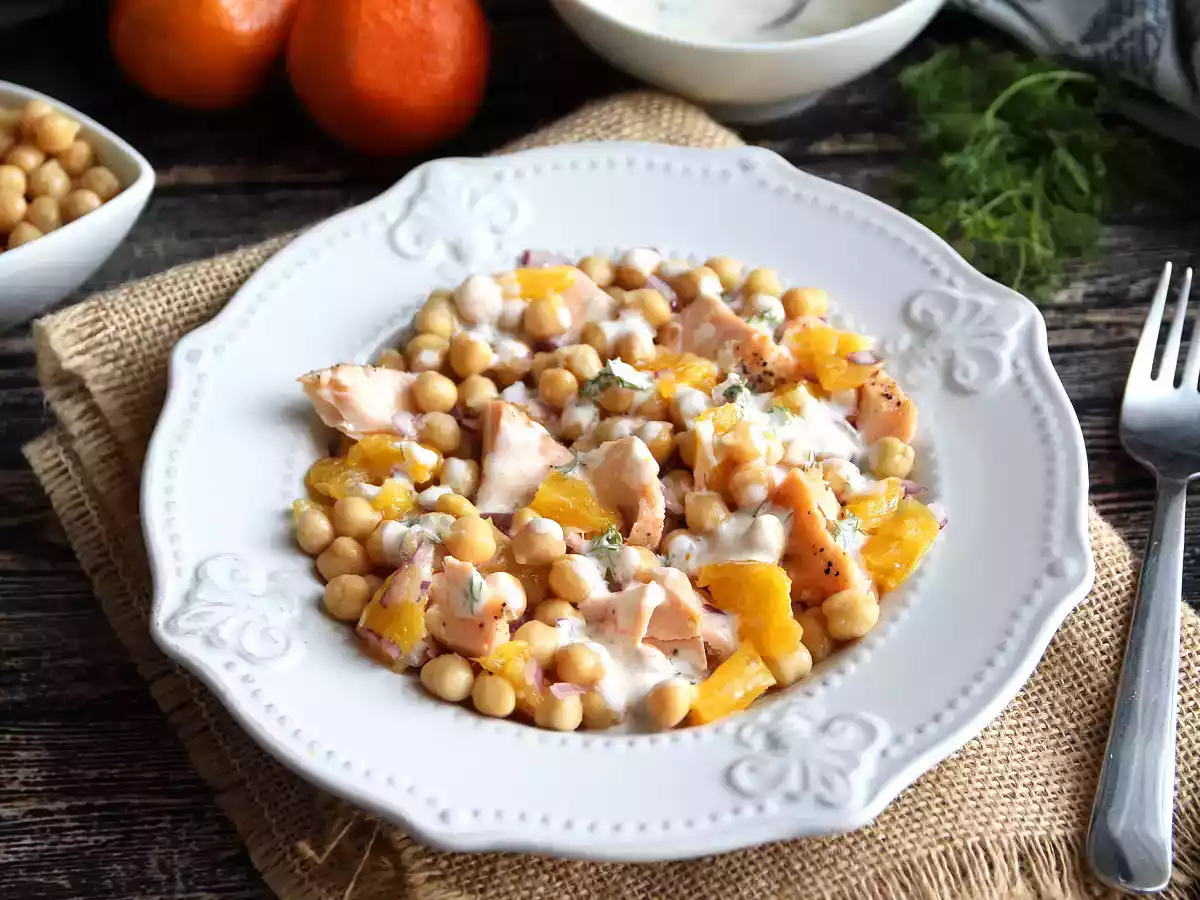 Salade de saumon, pois chiches et orange
