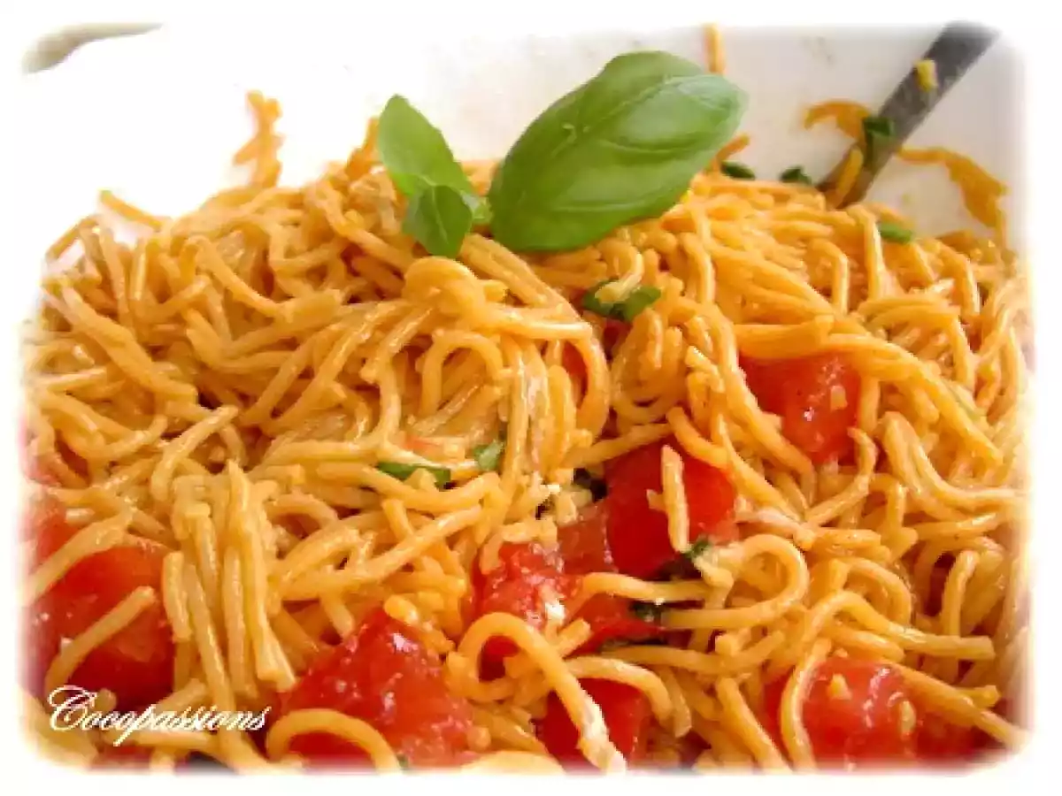 Salade de spaghettis au quinoa tomates chèvre et basilic
