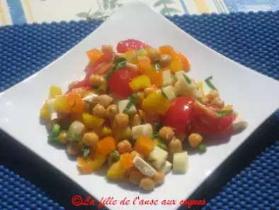 SALADE DE TOMATES, FROMAGE ET POIS CHICHES