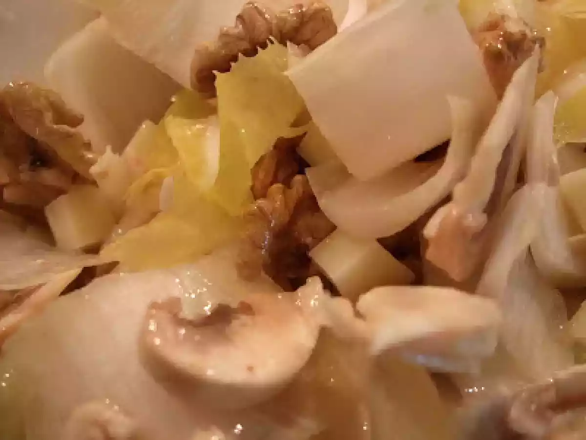 Salade endives-noix-champignons au bleu...
