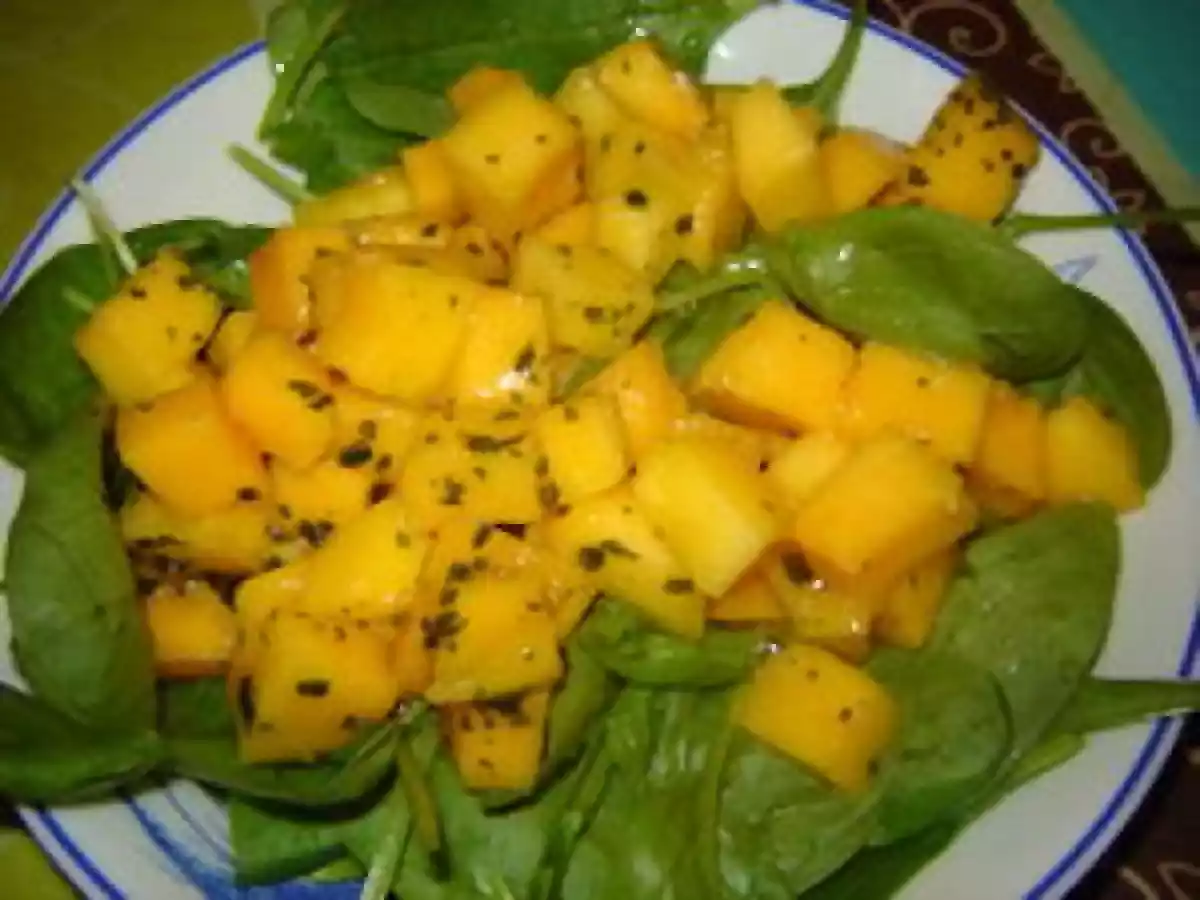 Salade épinards et mangue à la coriandre fraîche