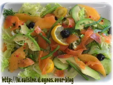 Salade folle au saumon fumé, citronnette à l'aneth