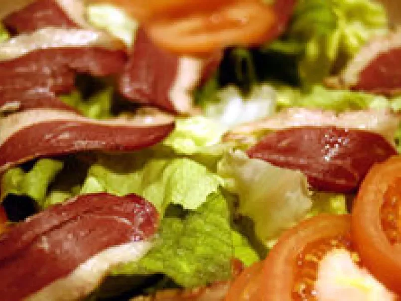 Salade folle aux magrets fumés (et foie gras) - Recette Ptitchef
