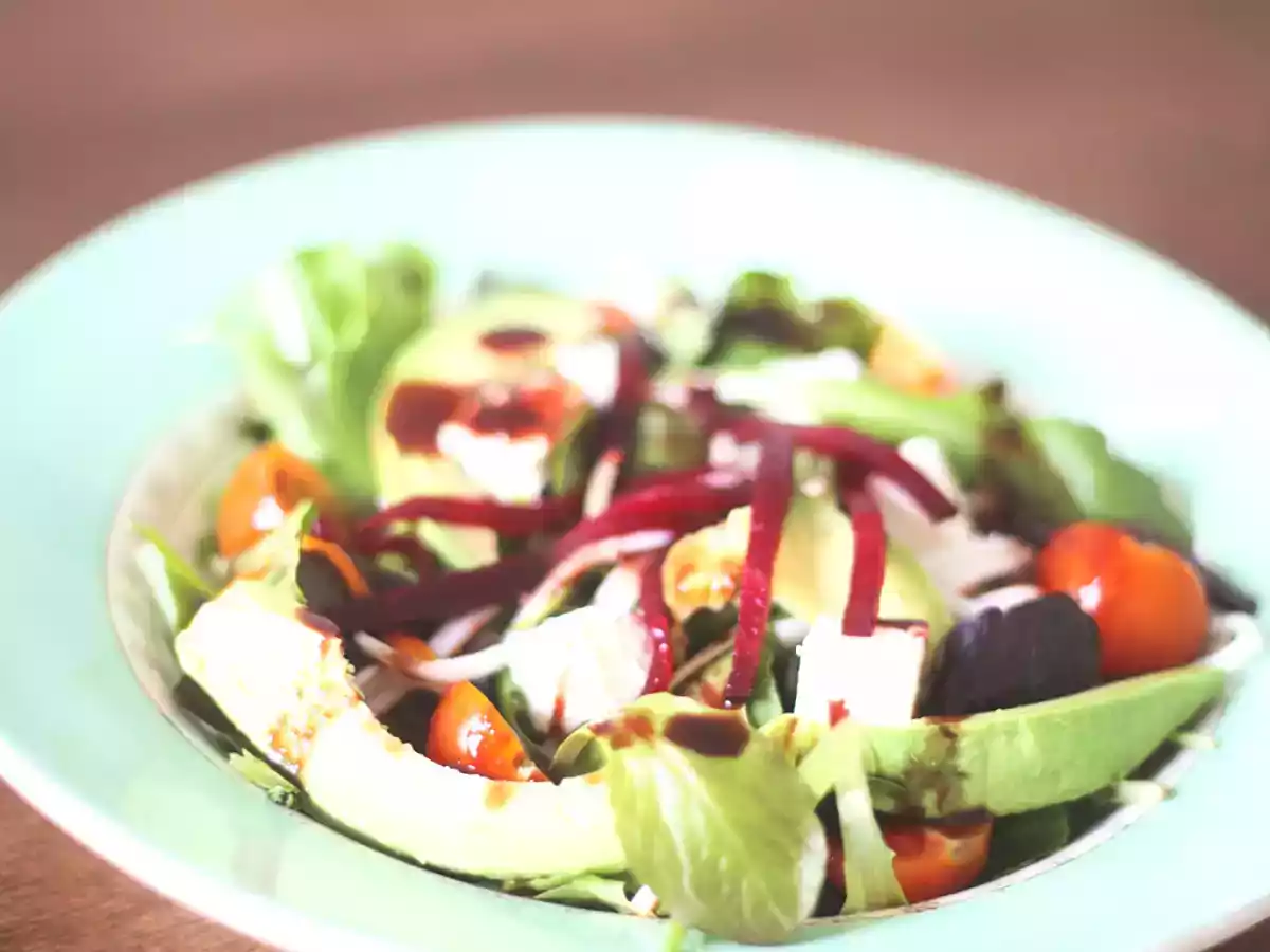 Salade gourmande, vinaigrette à la framboise