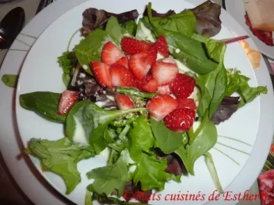Salade mesclun et de fraises