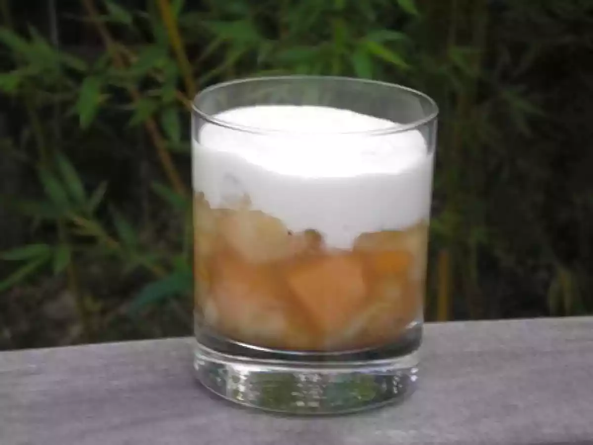 Salade pêches-melon à la crème mascarpone-coco