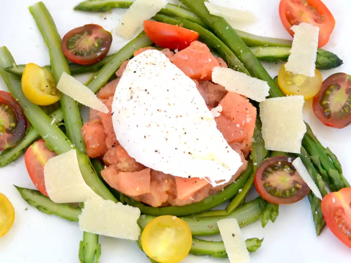 Salade Printanière {asperges croquantes, tartare de saumon & oeuf poché} - photo 2