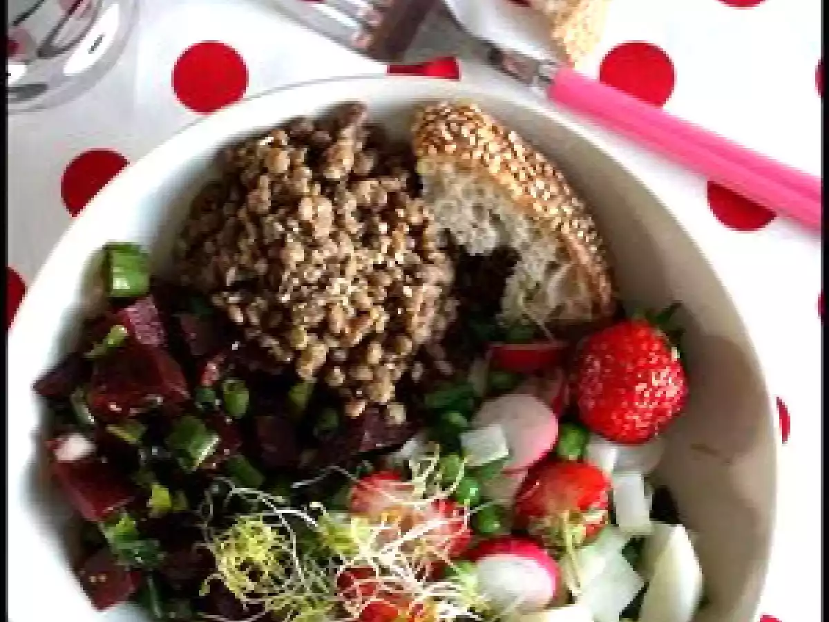 Salade printanière, vinaigrette à la purée de sésame