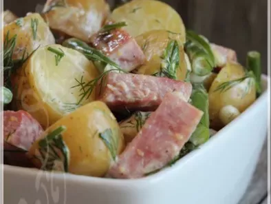 Salade-repas de pommes de terre grelots, de haricots et de jambon