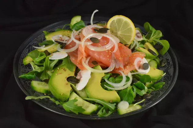 Salade santé - saumon, avocat, graines co