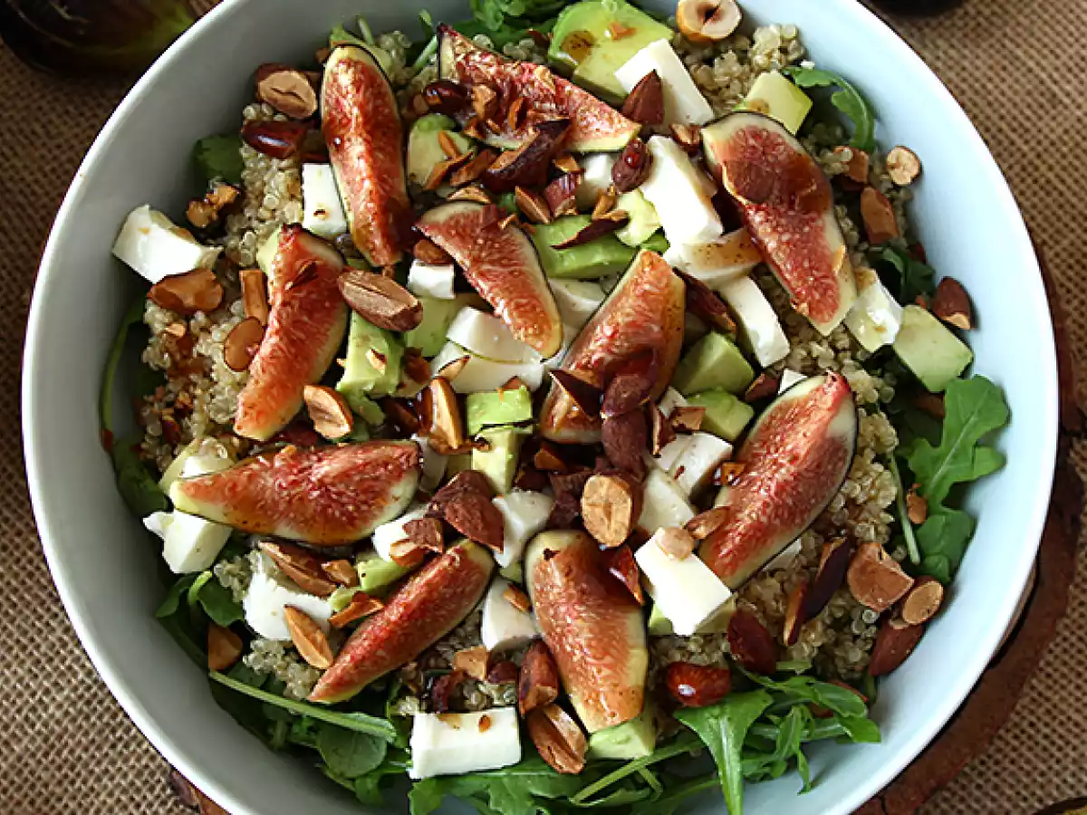 Salade sucrée/salée aux figues, roquette, quinoa, mozzarella et avocat - photo 4