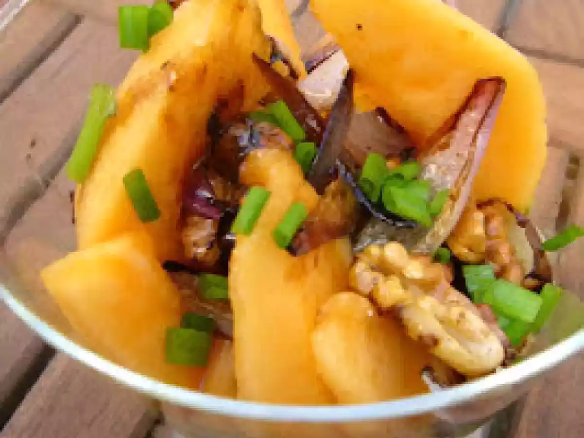 Salade surprenante de melon, oignon rouge et noix.