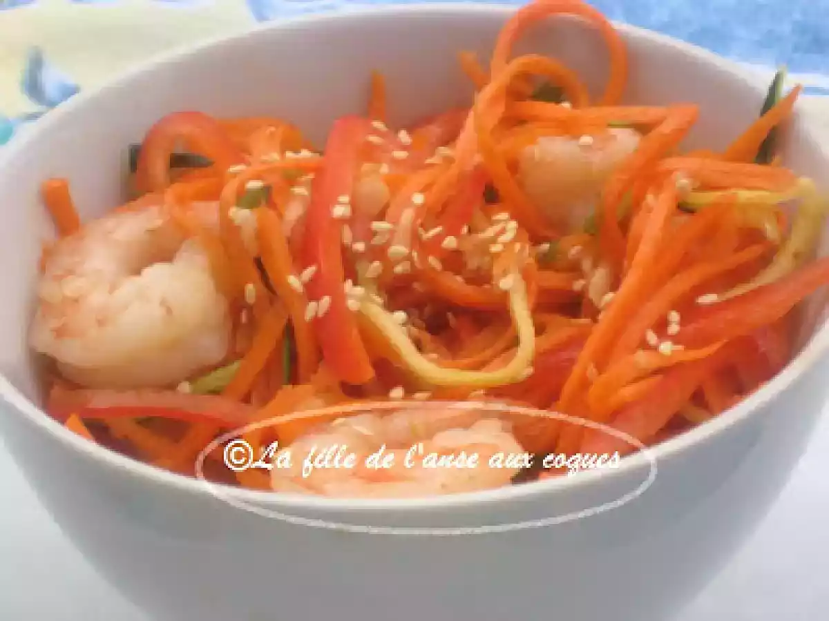 SALADE THAÏ DE JULIENNE DE CAROTTE, DE COURGETTE ET DE POIVRON AUX CREVETTES - photo 2