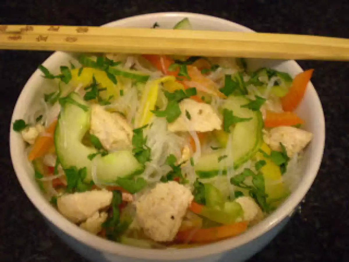 Salade thaï de vermicelles, poivrons et concombres - photo 2