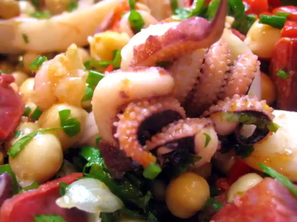 Salade tiède ou froide de calamar, pois chiches et chorizo - photo 2