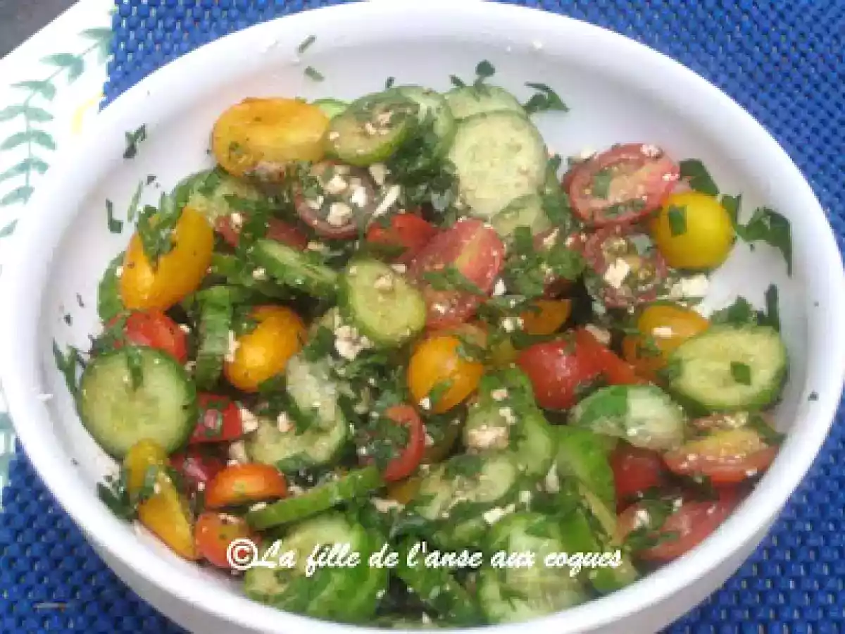 SALADE TOMATES CERISES, CONCOMBRES ET FETA