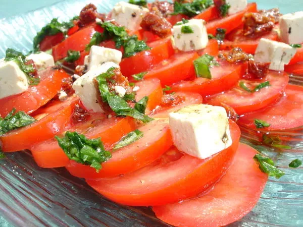 Salade tomates-feta-basilic