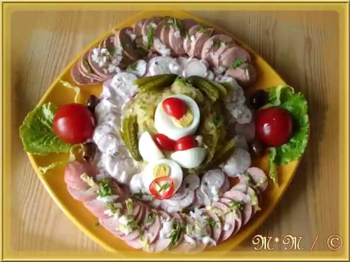 Salades de pommes de terre, radis et cervelas