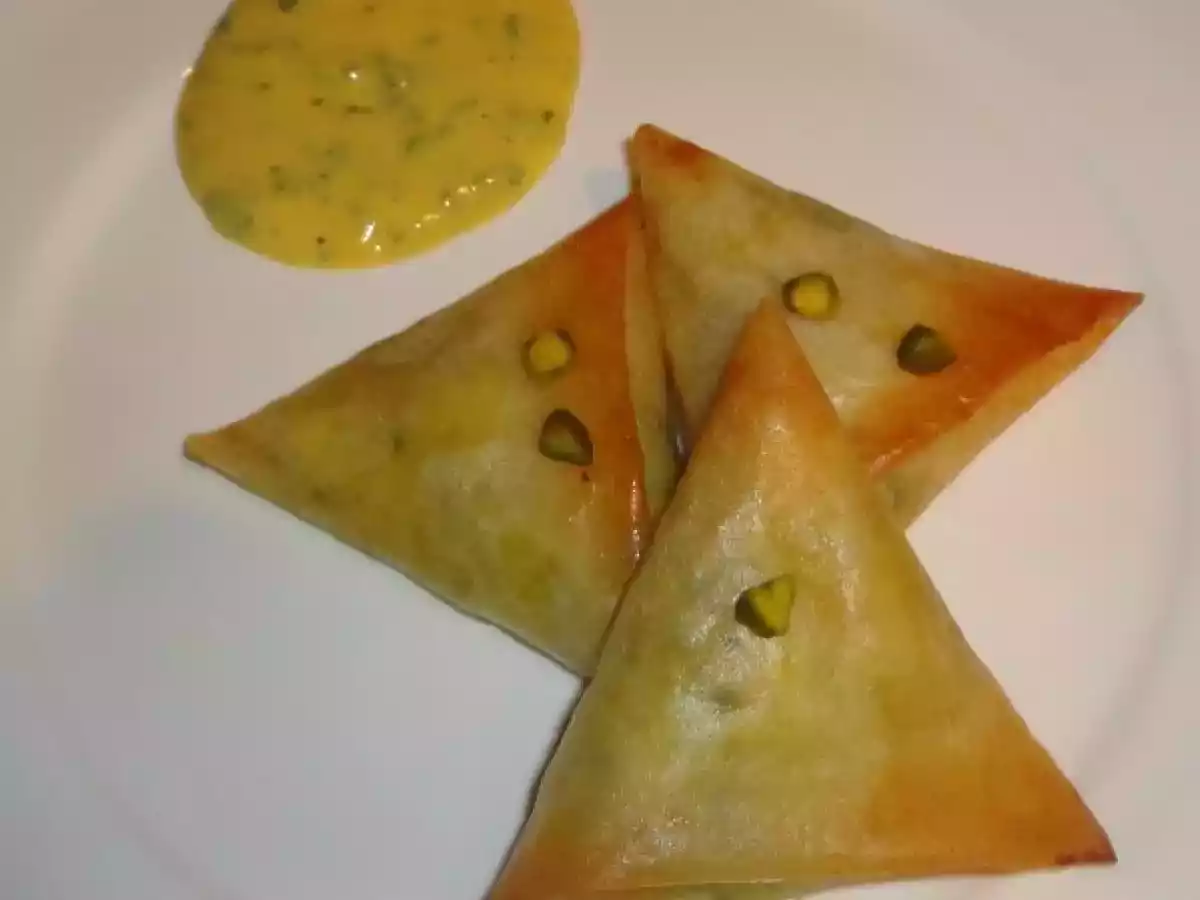 Samossas au crabe et pistaches