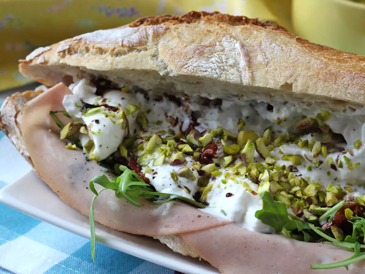 Sandwich à l'italienne ultra gourmand à la mortadelle et burrata - photo 3
