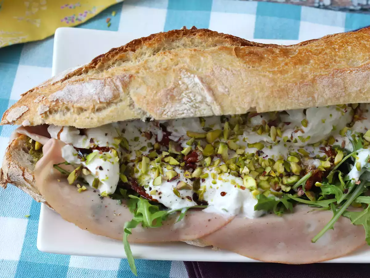 Sandwich à l'italienne ultra gourmand à la mortadelle et burrata - photo 4