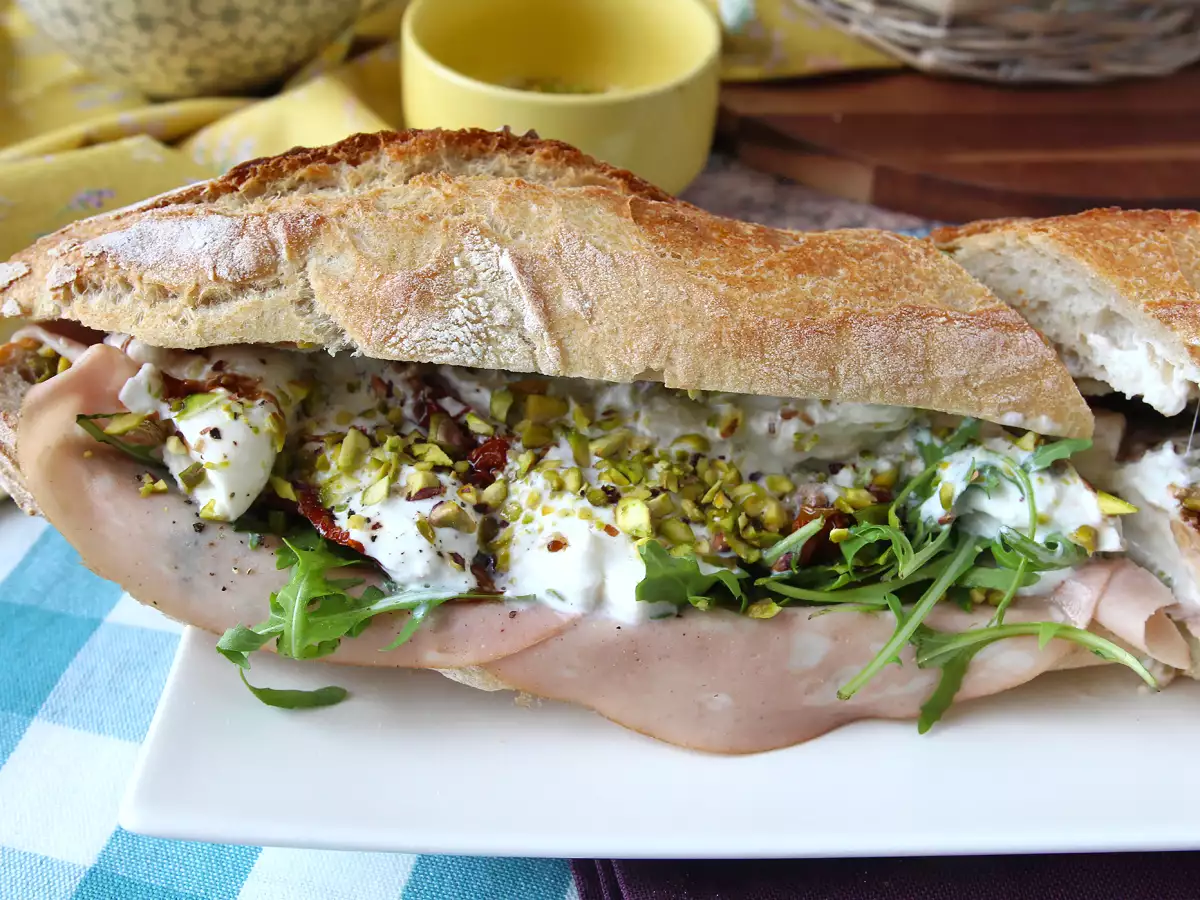 Sandwich à l'italienne ultra gourmand à la mortadelle et burrata - photo 7