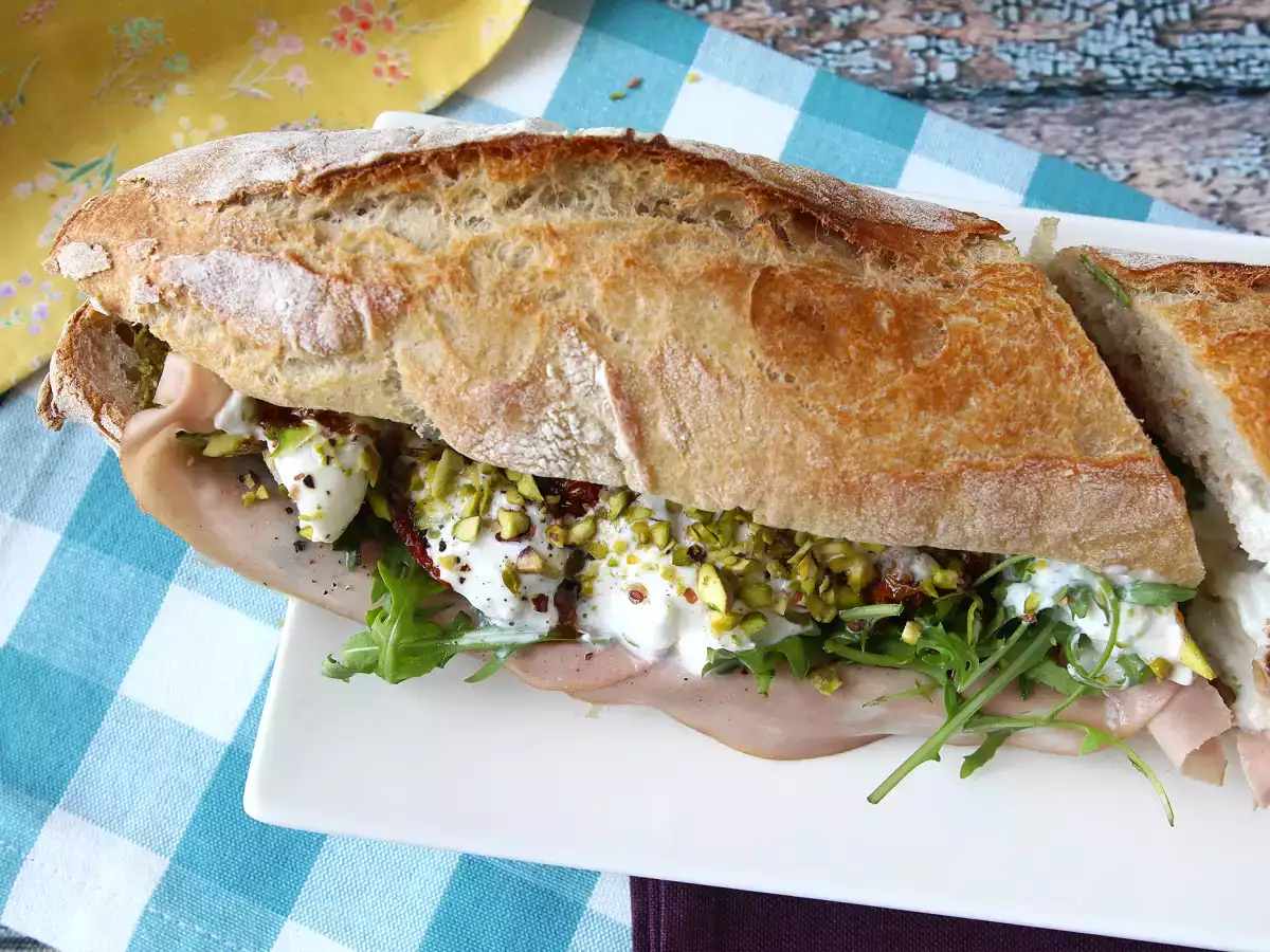 Sandwich à l'italienne ultra gourmand à la mortadelle et burrata - photo 8