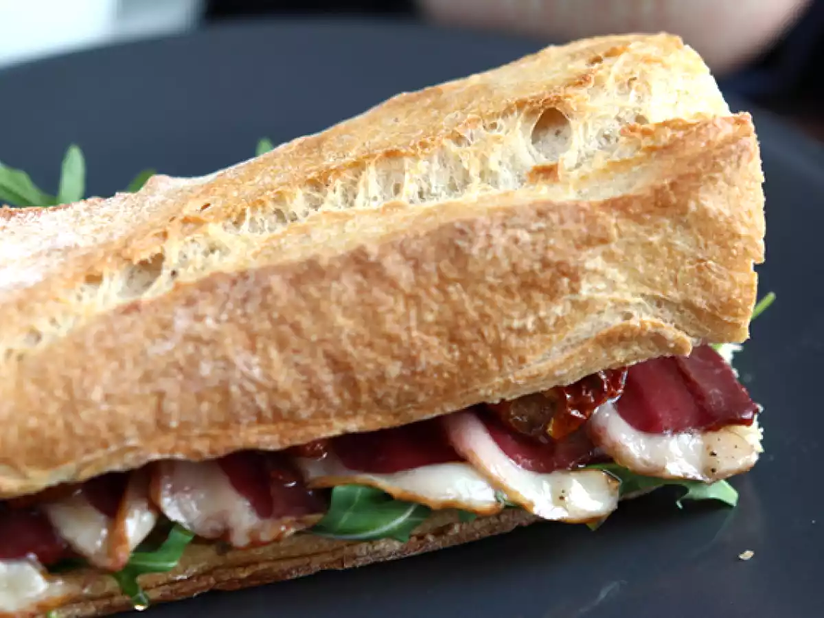 Sandwich au magret fumé, tomates séchées, roquette et balsamique - photo 2