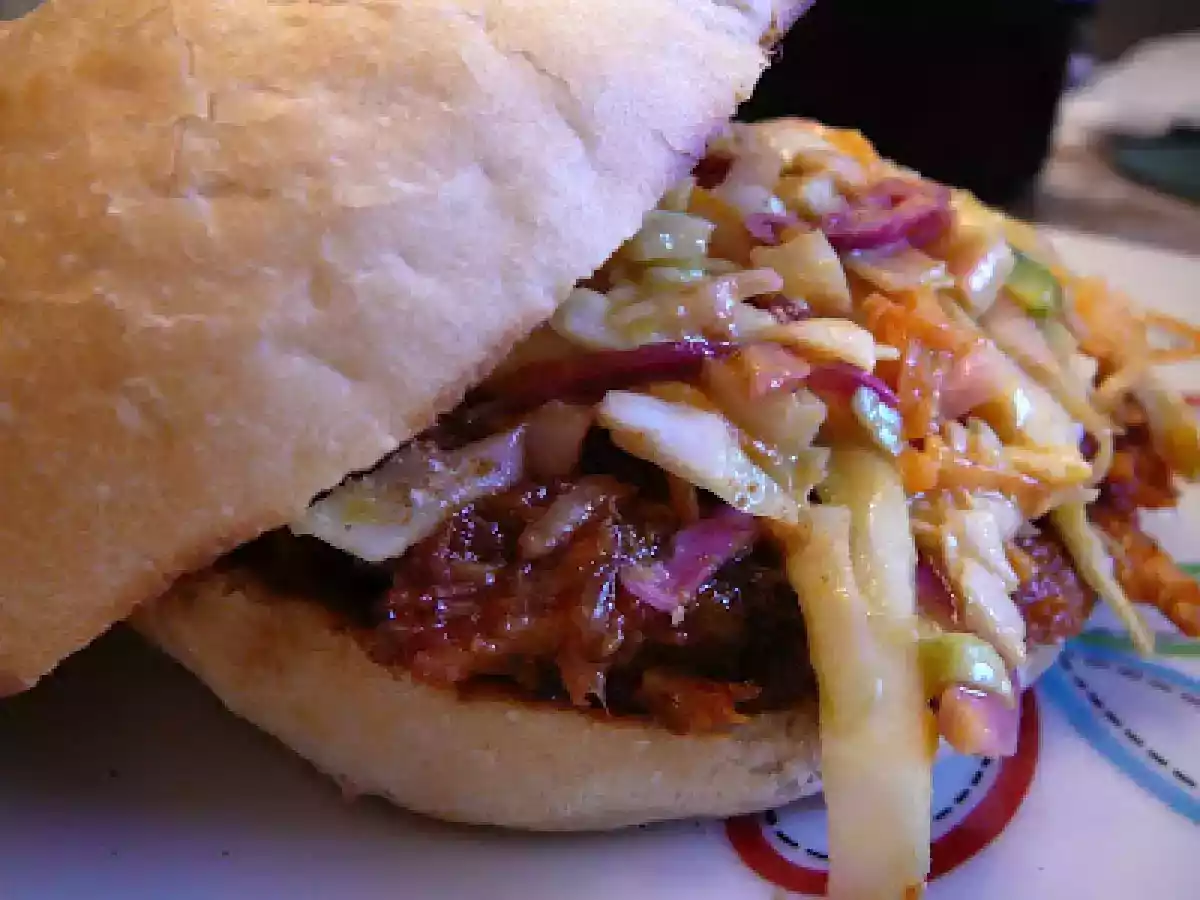 Sandwich au porc émincé BBQ