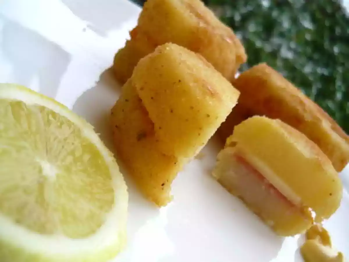 Sandwich de pomme de terre au lomo curado frit