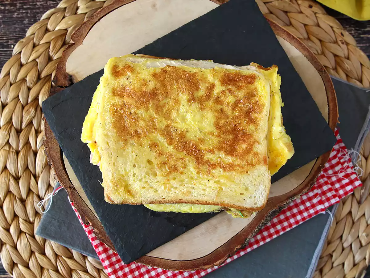 Sandwich express à l'omelette - French toast omelette sandwich - Egg sandwich hack - photo 4