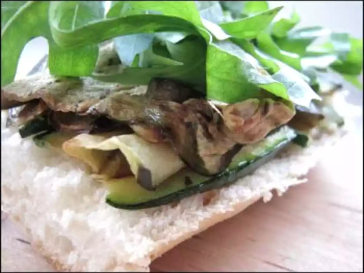 Sandwiches aux aubergines & à la courgette grillées