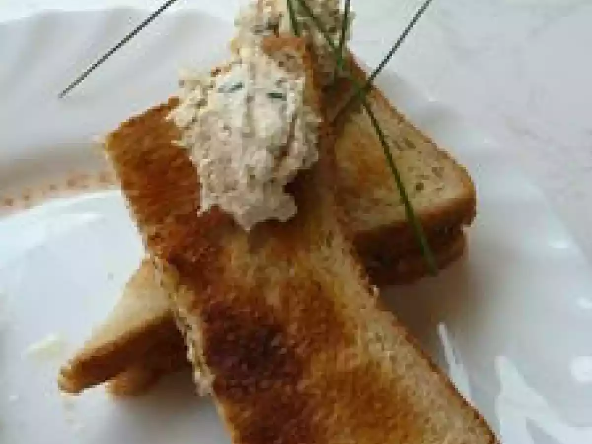 Sandwichs au pesto et rillettes de poulet.