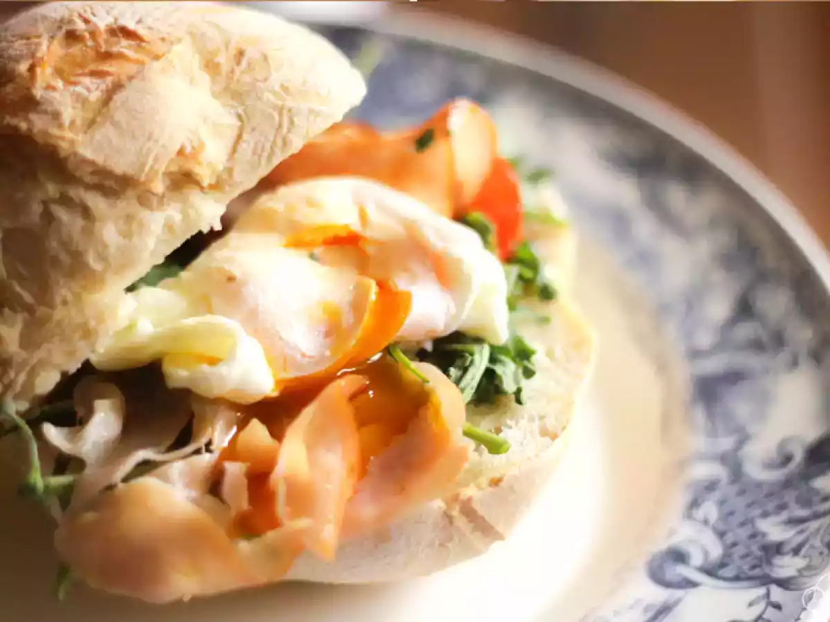 Sandwichs gourmands, oeufs pochés et pesto d'herbes - photo 2