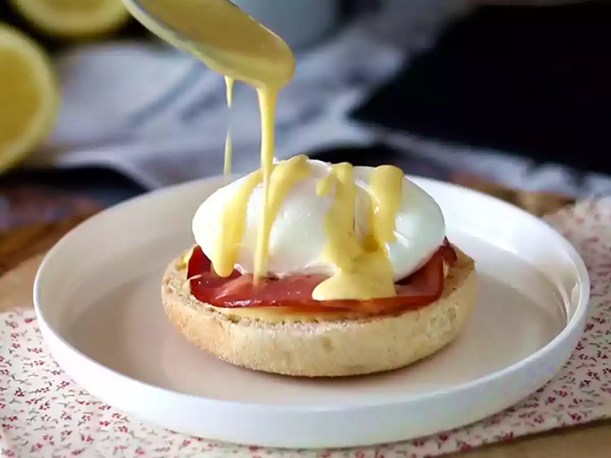 Sauce hollandaise: parfaite pour accompagner vos poissons !