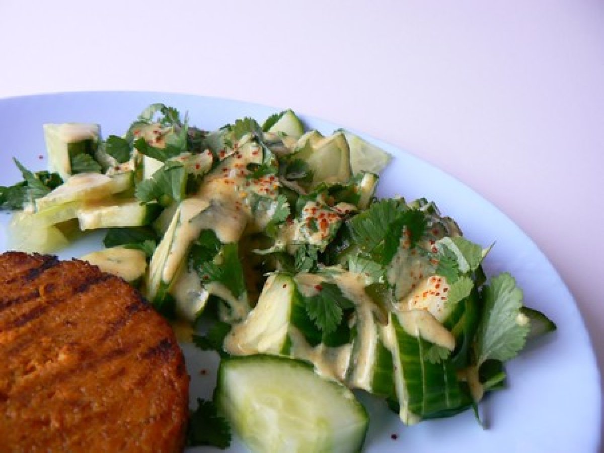 Recette de sauce purée d'amandes & curry pour crudités