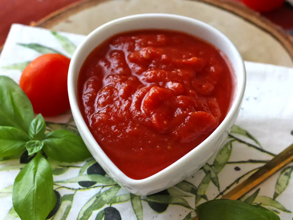 Sauce tomate crue pleine de saveurs, idéale pour garnir une pizza ou une pinsa - photo 4