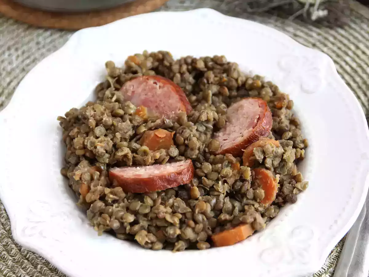 Saucisse de Morteau et lentilles mijotées
