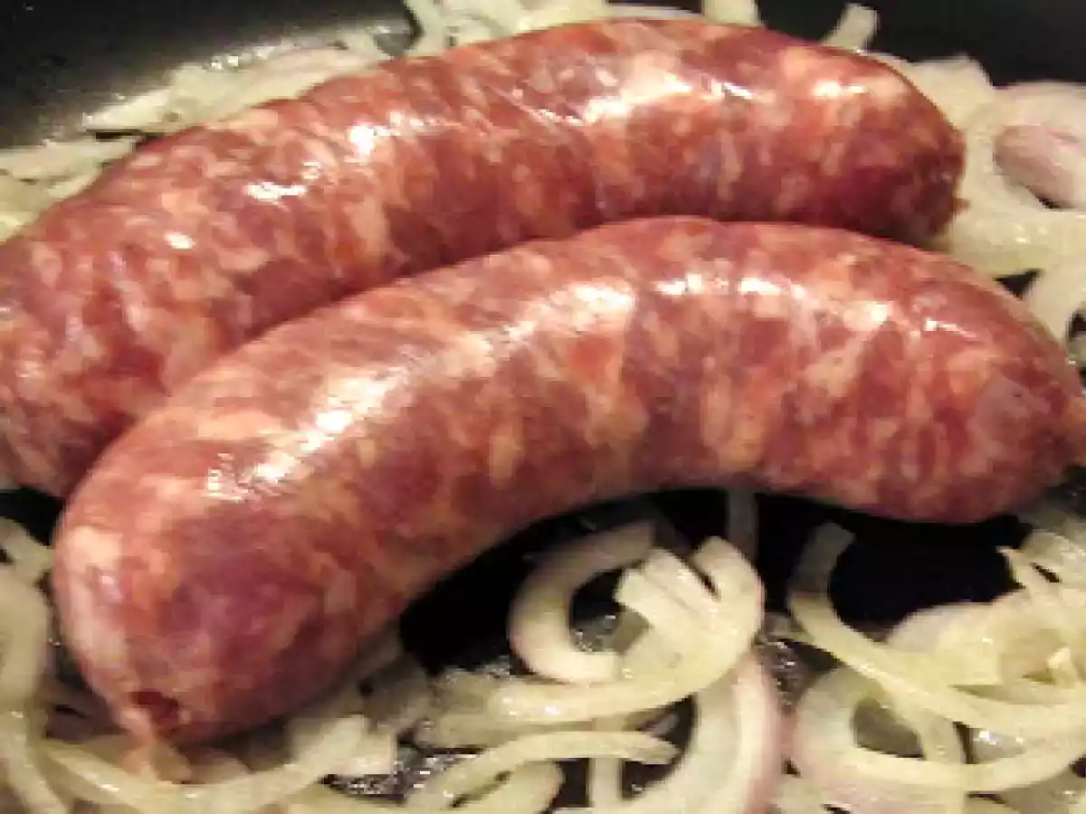 Saucisse de Toulouse aux oignons - Toulouser Bratwurst mit Röstzwiebeln - photo 2