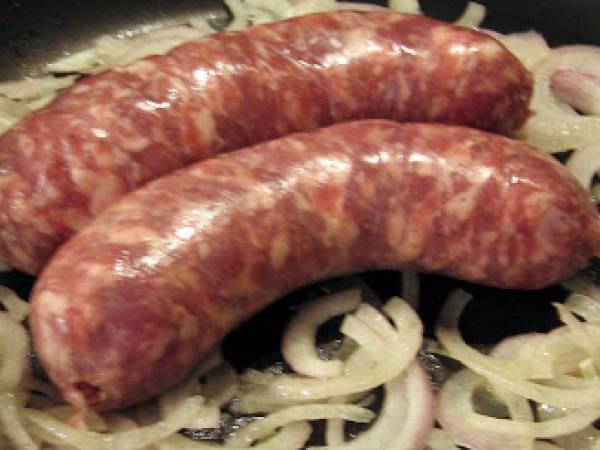 Saucisse de Toulouse aux oignons - Toulouser Bratwurst mit Röstzwiebeln - photo 2