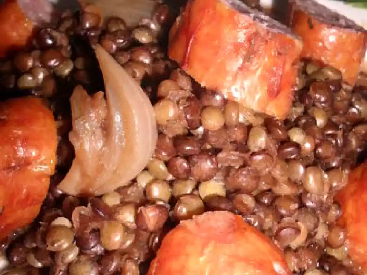 SAUCISSES AUX LENTILLES ET TOMATES