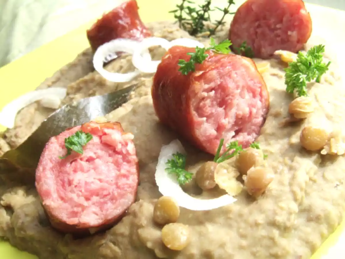 Saucisses de Montbéliard à la crème de lentilles blondes