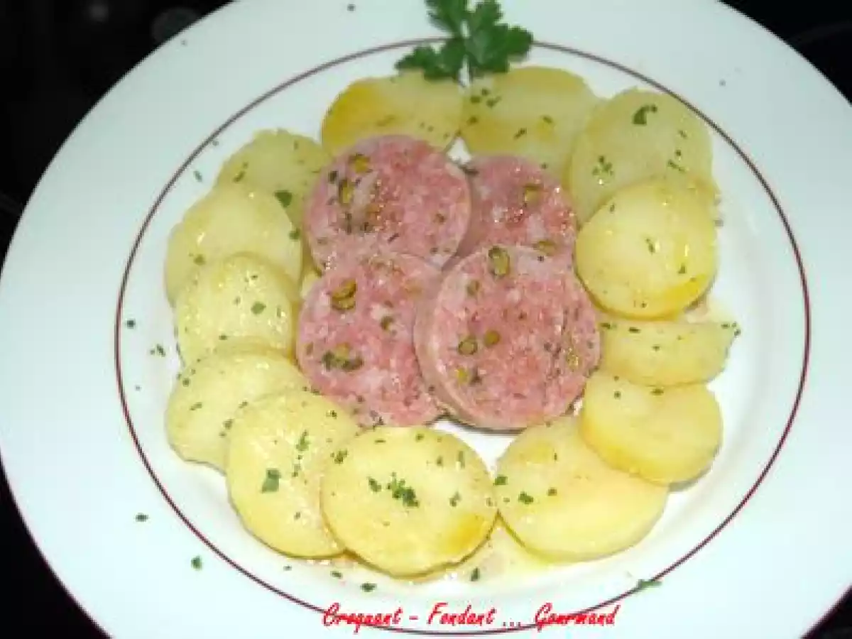 SAUCISSON de LYON PISTACHÉ en SALADE TIÈDE